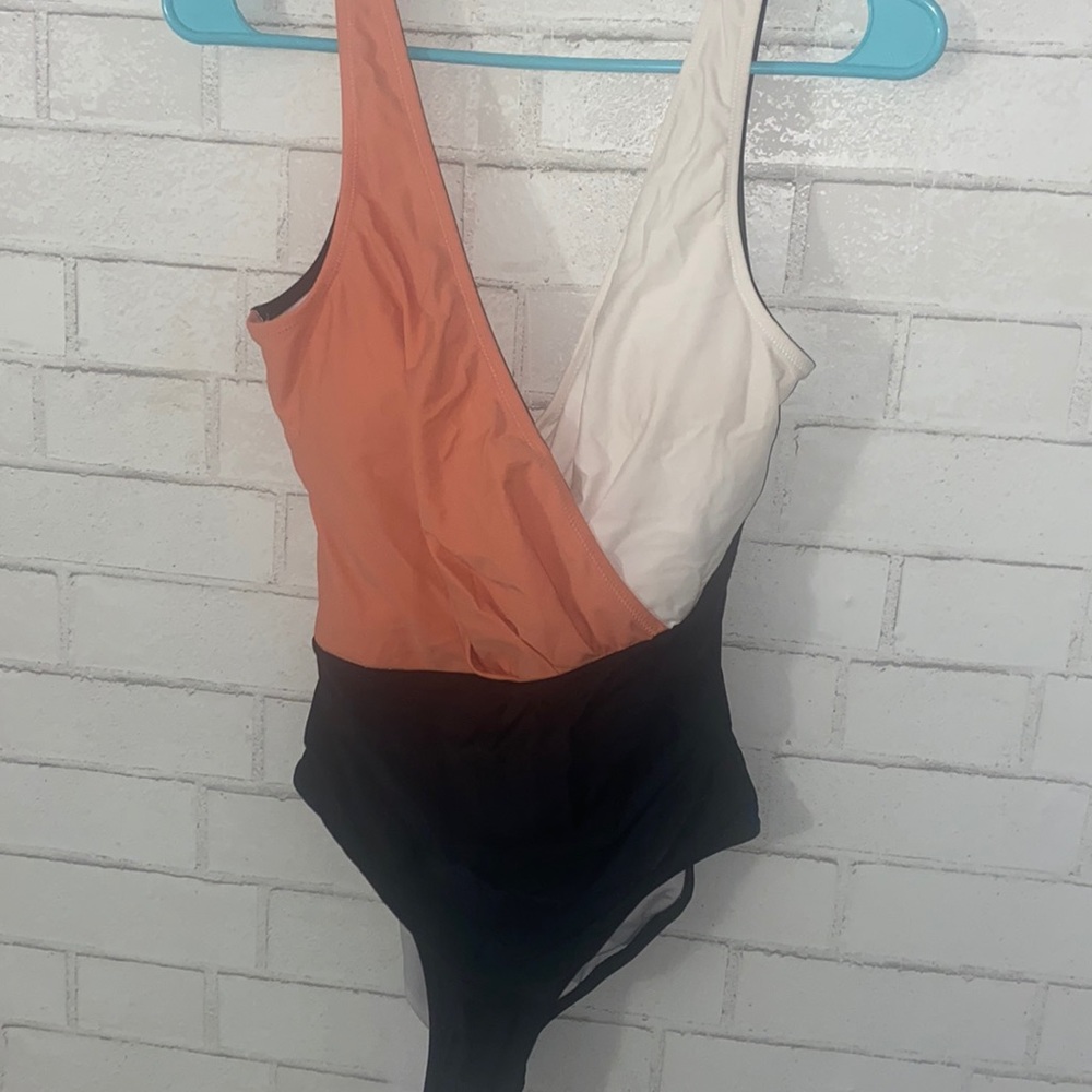 CUPSHE brand size M one piece color block swimsuit
